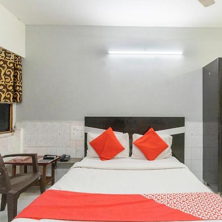 Oyo 13535 Aakash Hotel Ahmedabad Eksteriør billede