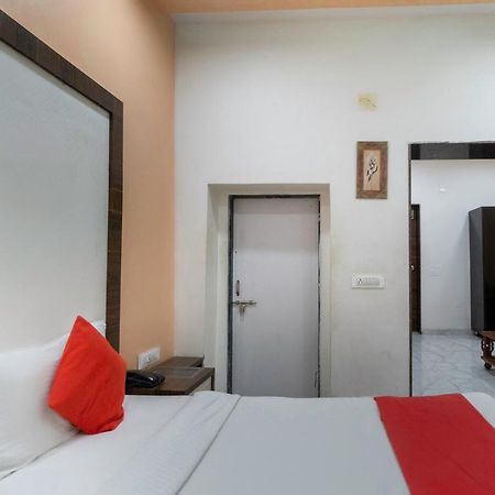 Oyo 13535 Aakash Hotel Ahmedabad Eksteriør billede