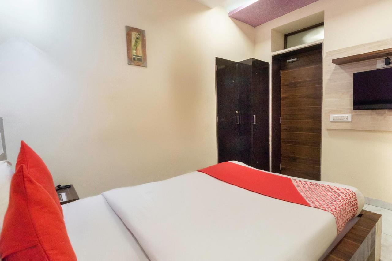 Oyo 13535 Aakash Hotel Ahmedabad Eksteriør billede