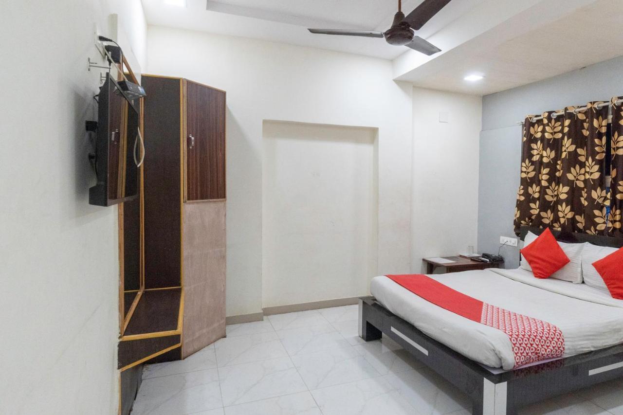 Oyo 13535 Aakash Hotel Ahmedabad Eksteriør billede