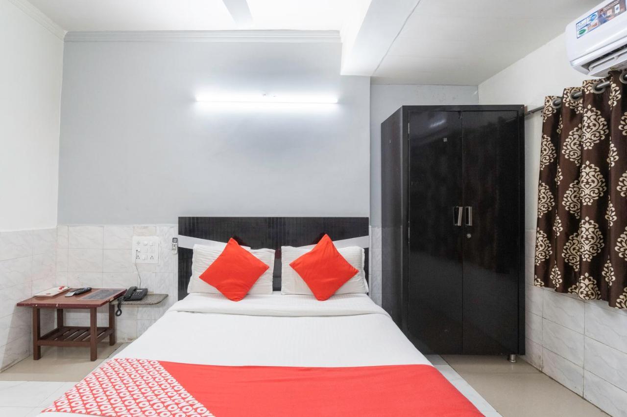 Oyo 13535 Aakash Hotel Ahmedabad Eksteriør billede