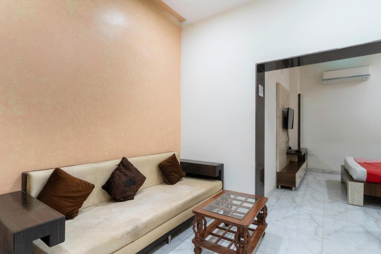 Oyo 13535 Aakash Hotel Ahmedabad Eksteriør billede