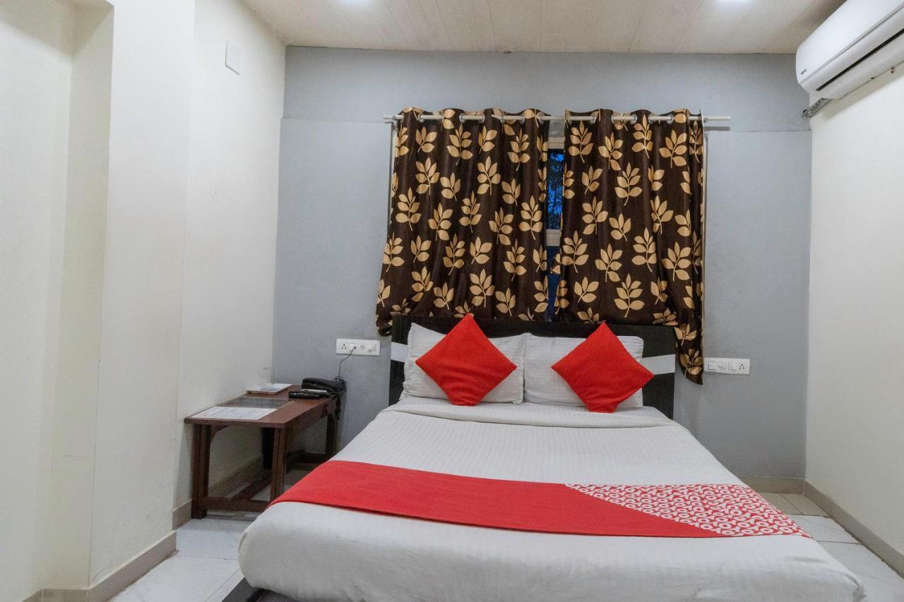 Oyo 13535 Aakash Hotel Ahmedabad Eksteriør billede