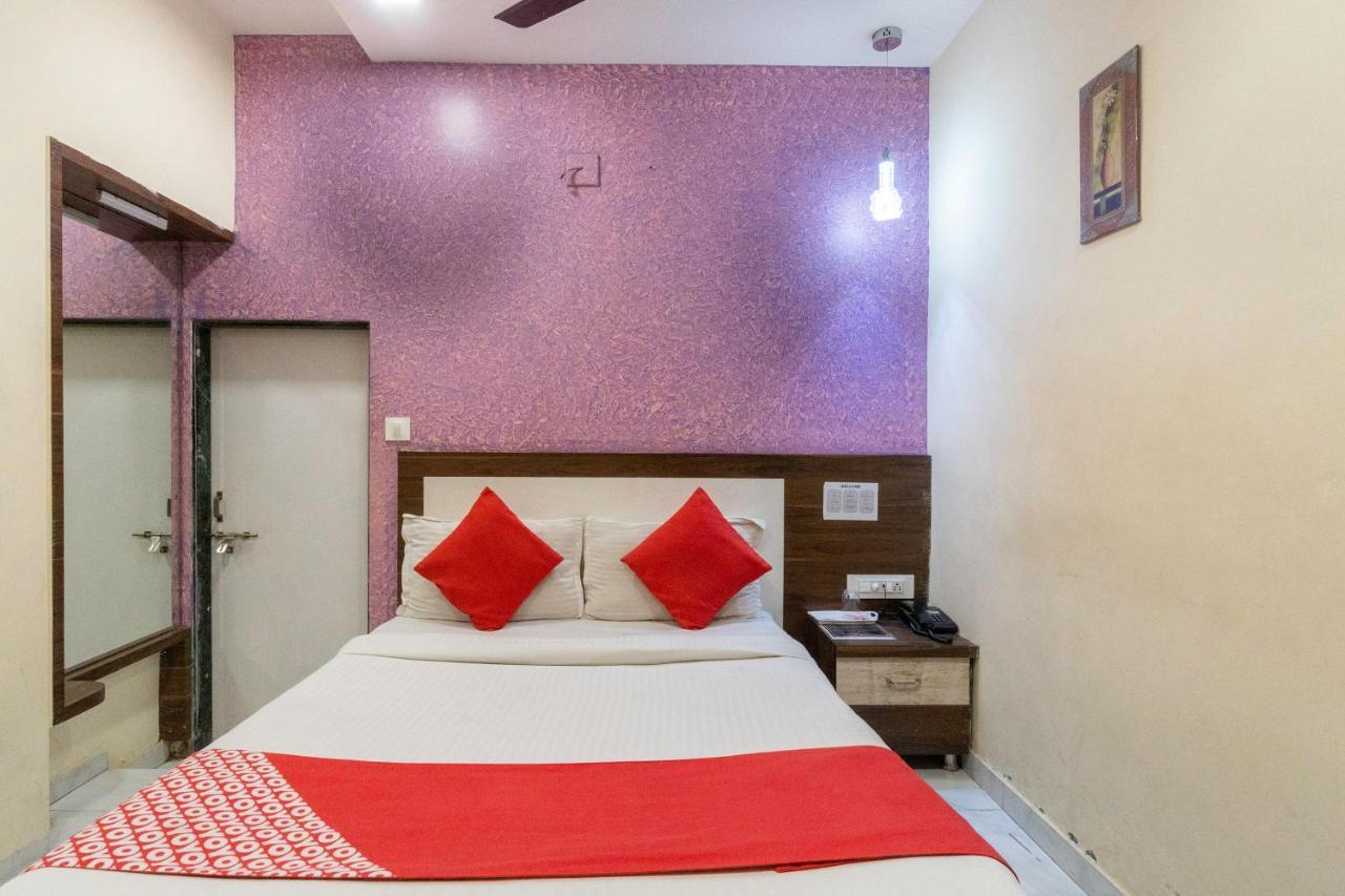 Oyo 13535 Aakash Hotel Ahmedabad Eksteriør billede