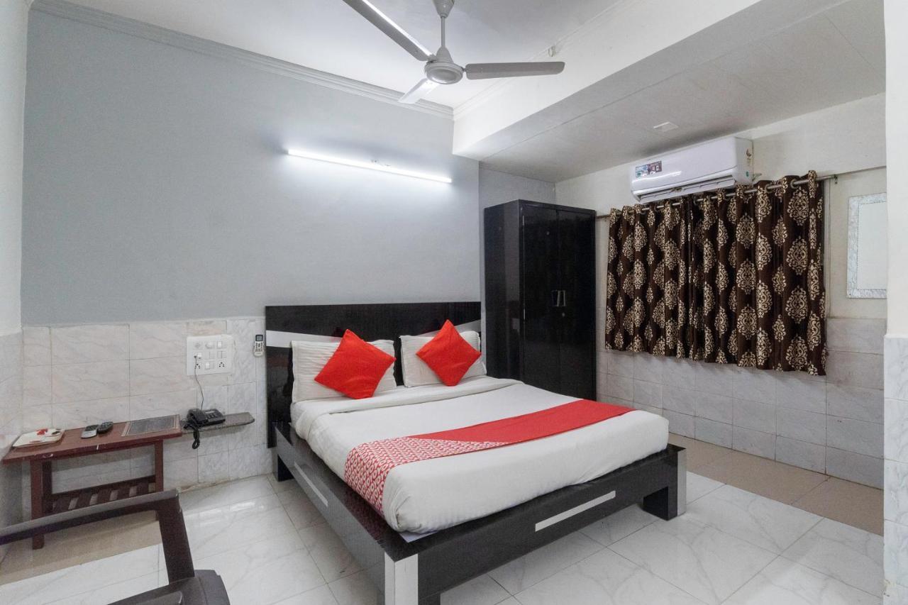 Oyo 13535 Aakash Hotel Ahmedabad Eksteriør billede