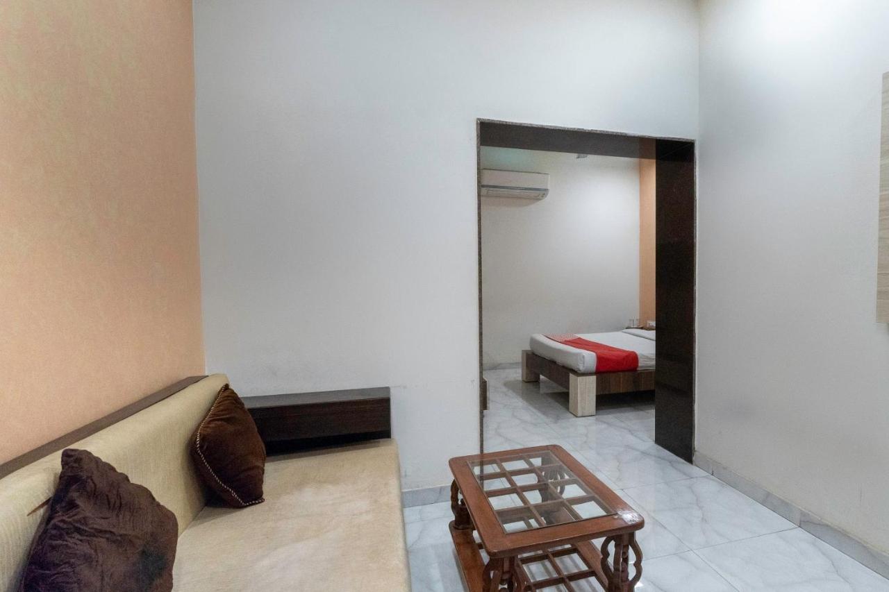 Oyo 13535 Aakash Hotel Ahmedabad Eksteriør billede