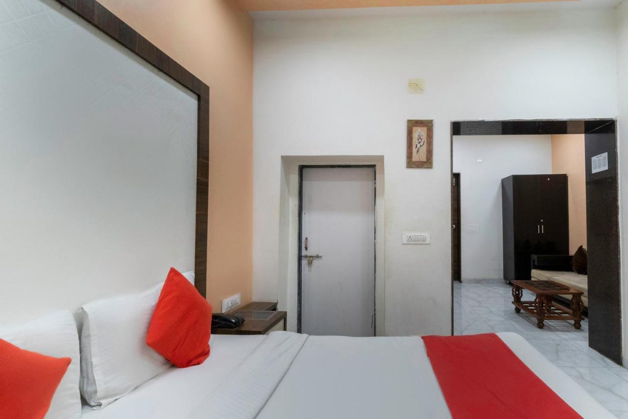 Oyo 13535 Aakash Hotel Ahmedabad Eksteriør billede