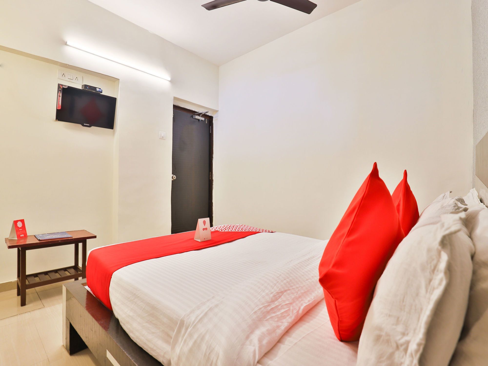 Oyo 13535 Aakash Hotel Ahmedabad Eksteriør billede