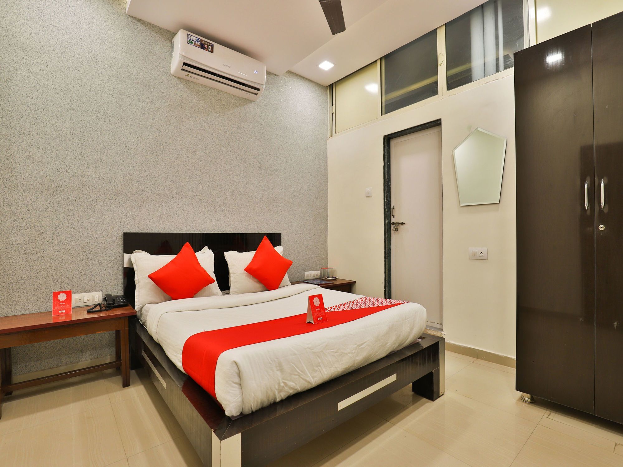 Oyo 13535 Aakash Hotel Ahmedabad Eksteriør billede